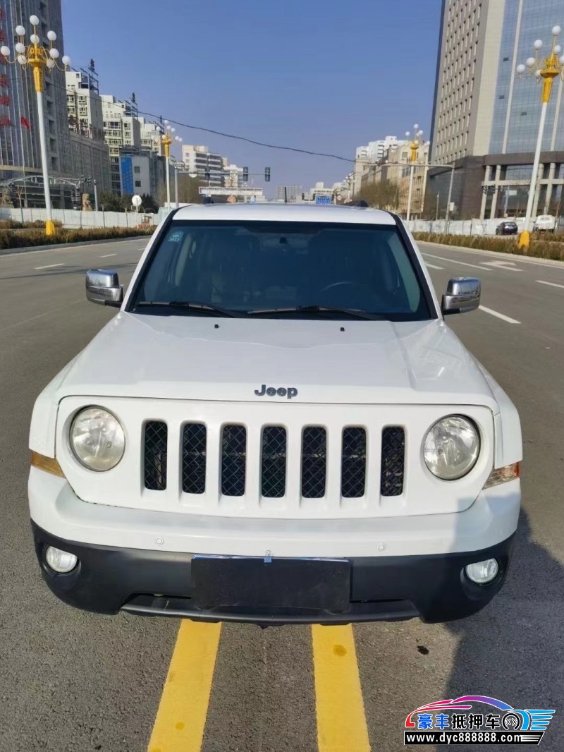 13年Jeep自由客轿车抵押车出售