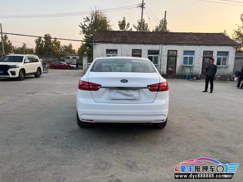 15年福特福睿斯轿车抵押车出售