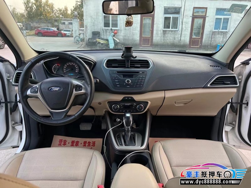 15年福特福睿斯轿车抵押车出售