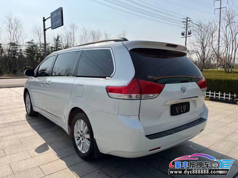 13年丰田塞纳轿车抵押车出售