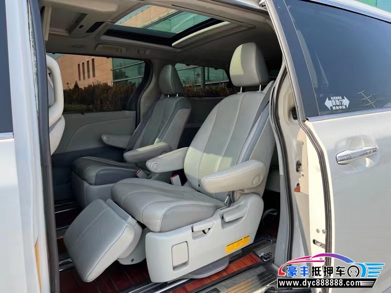 13年丰田塞纳轿车抵押车出售