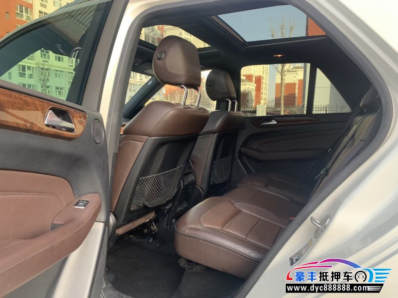 13年奔驰ML轿车抵押车出售