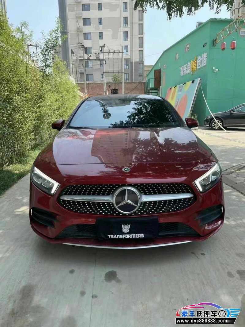 19年奔驰A轿车抵押车出售