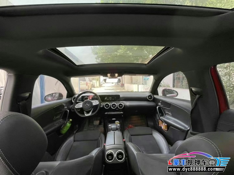 19年奔驰A轿车抵押车出售