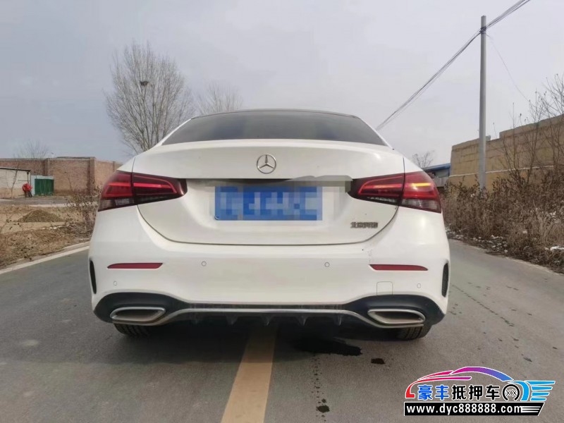 19年奔驰A轿车抵押车出售