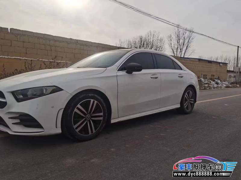 19年奔驰A轿车抵押车出售