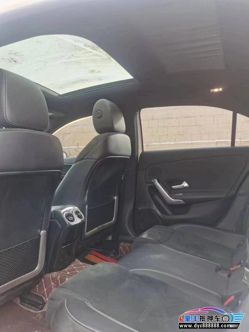 19年奔驰A轿车抵押车出售