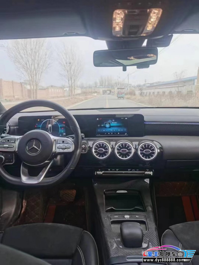 19年奔驰A轿车抵押车出售