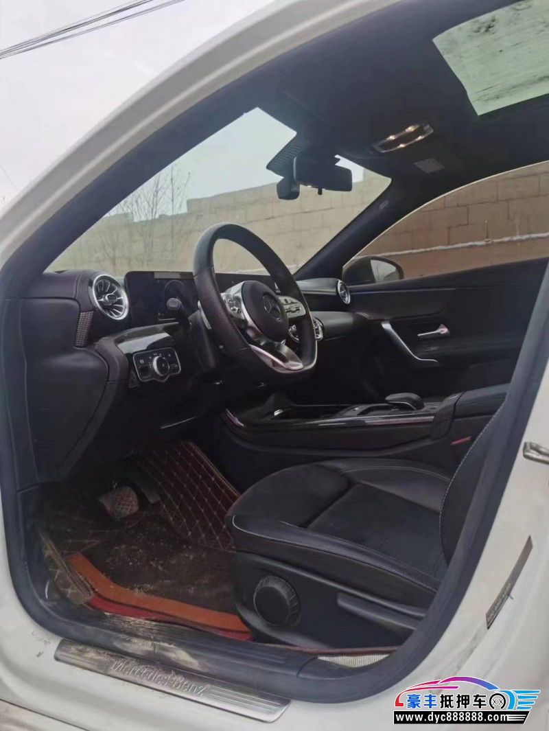 19年奔驰A轿车抵押车出售