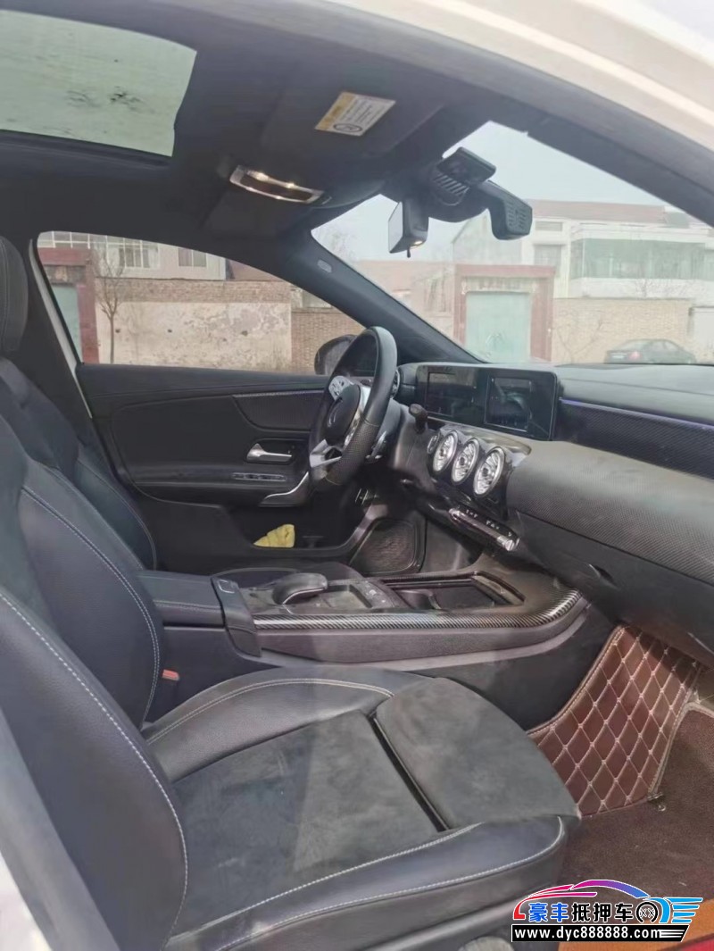 19年奔驰A轿车抵押车出售