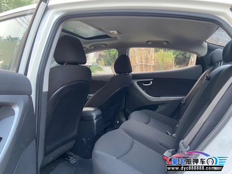 16年现代朗动轿车抵押车出售