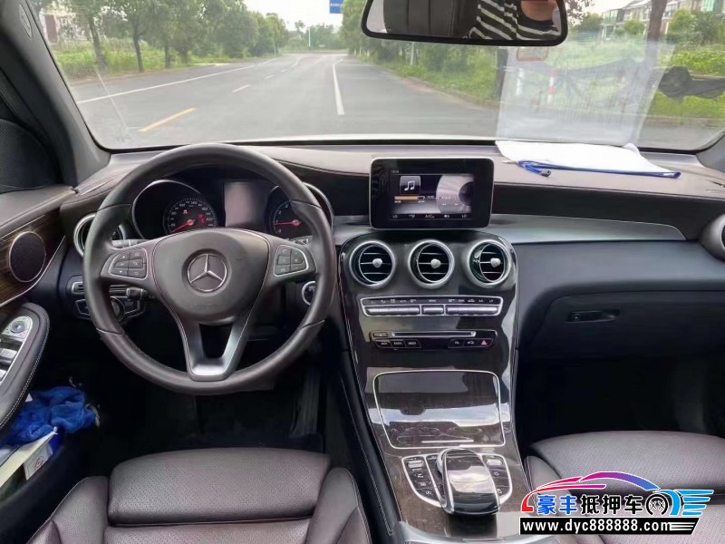 17年奔驰C轿车抵押车出售