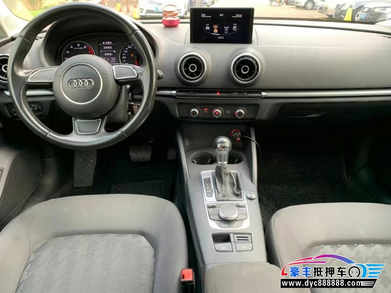 17年奥迪A3轿车抵押车出售