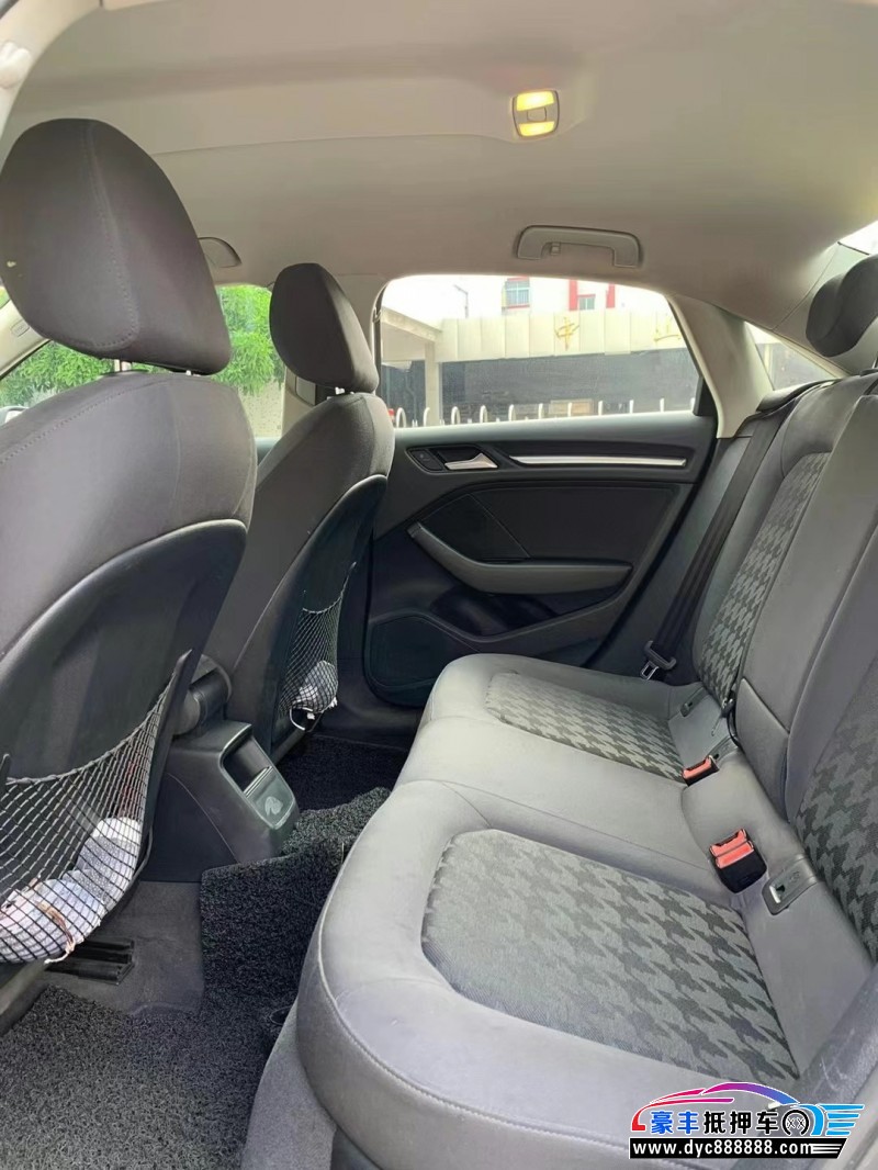 17年奥迪A3轿车抵押车出售