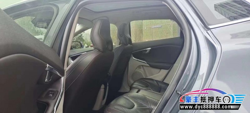 14年沃尔沃V40轿车抵押车出售