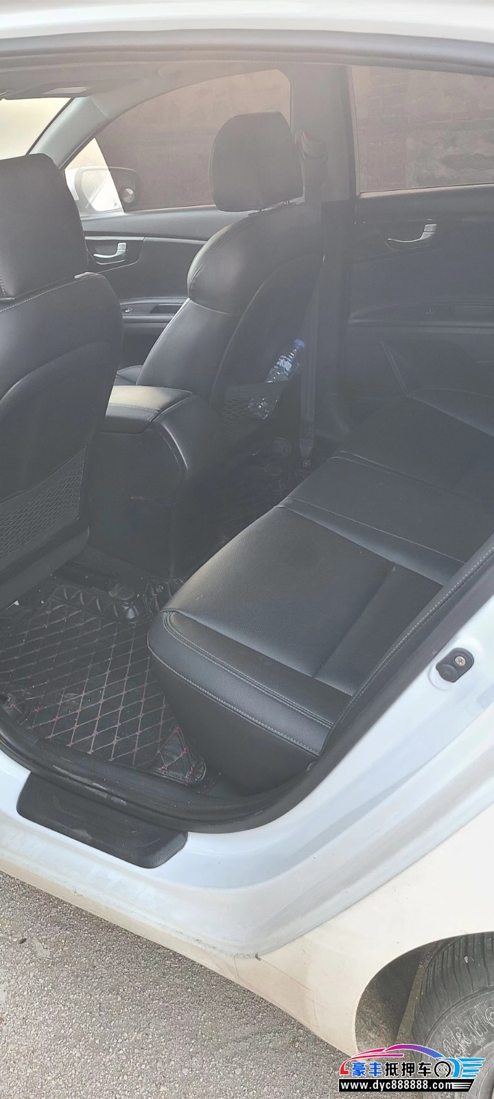 15年起亚K4轿车抵押车出售