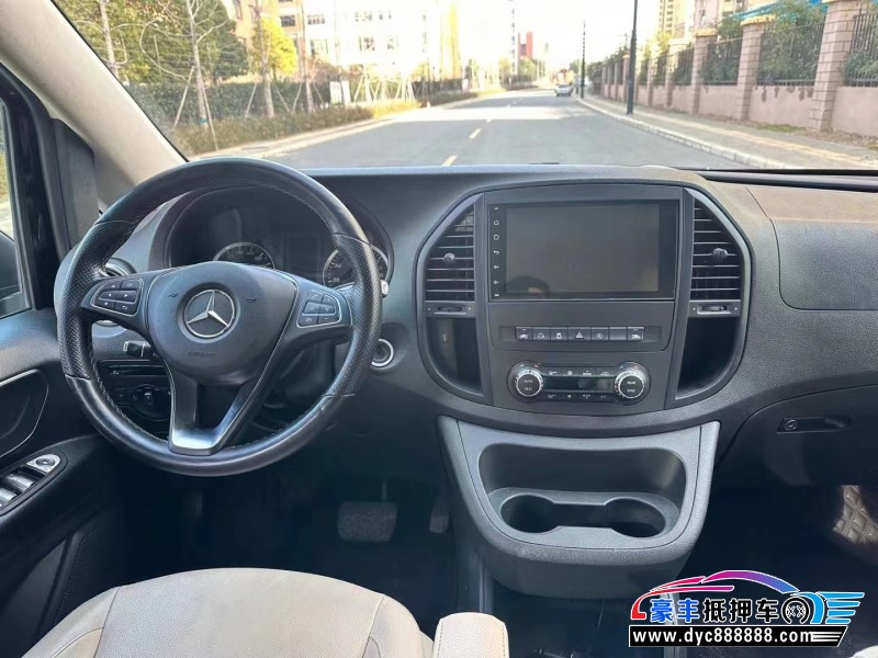 16年奔驰威霆轿车抵押车出售