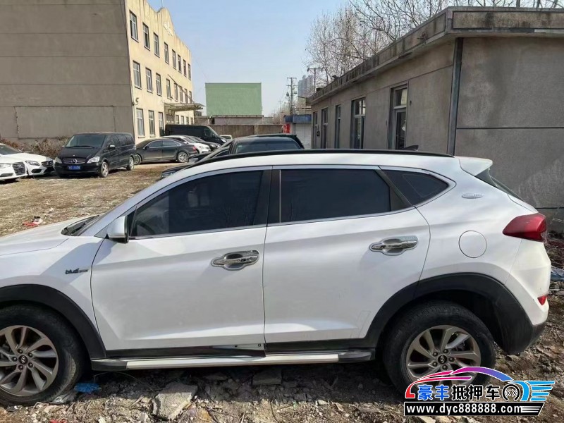 17年现代途胜轿车抵押车出售