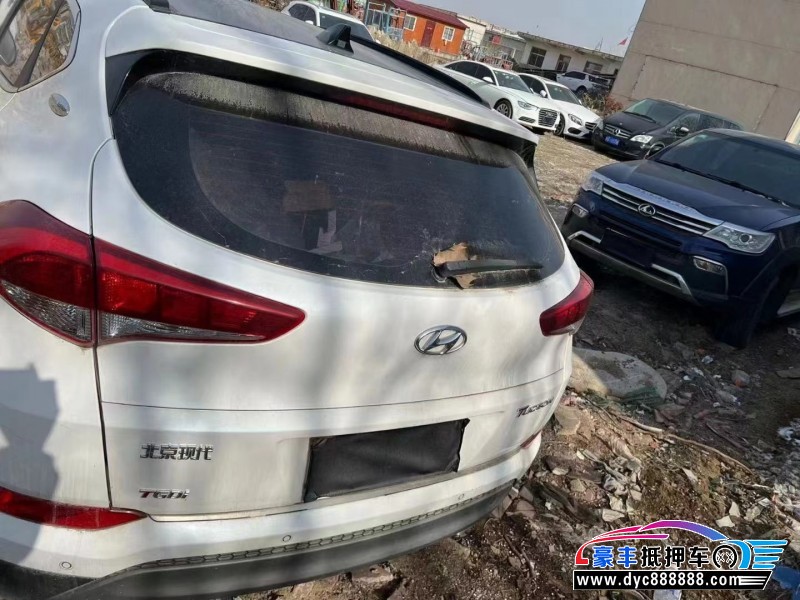 17年现代途胜轿车抵押车出售