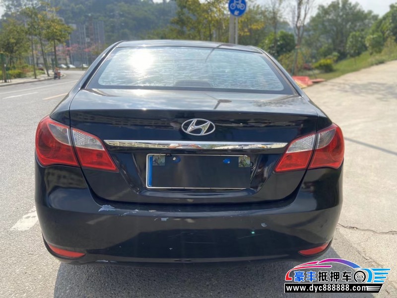 12年现代悦动轿车抵押车出售