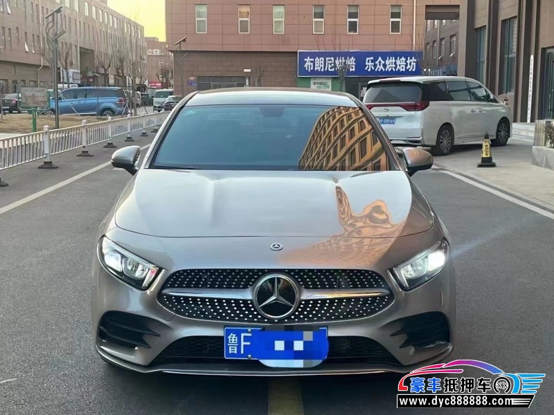 19年奔驰A轿车抵押车出售