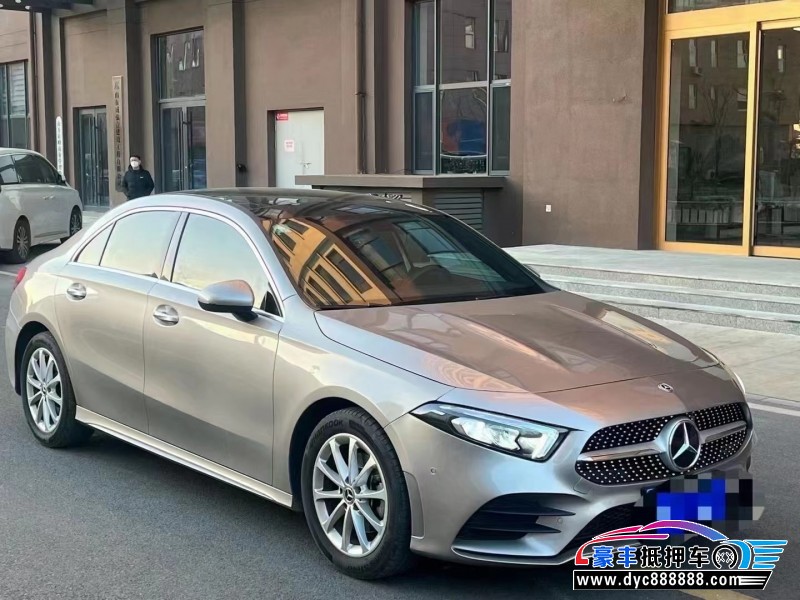 19年奔驰A轿车抵押车出售