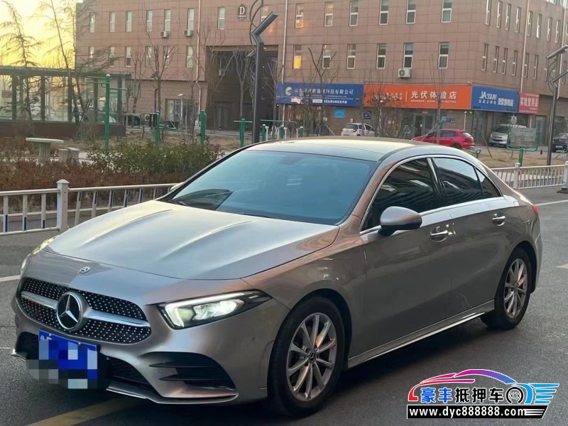 19年奔驰A轿车抵押车出售