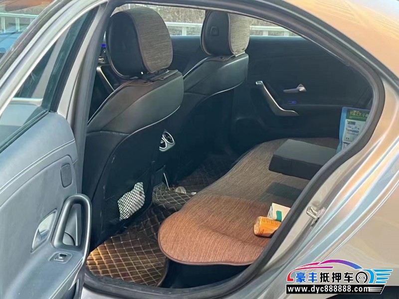 19年奔驰A轿车抵押车出售