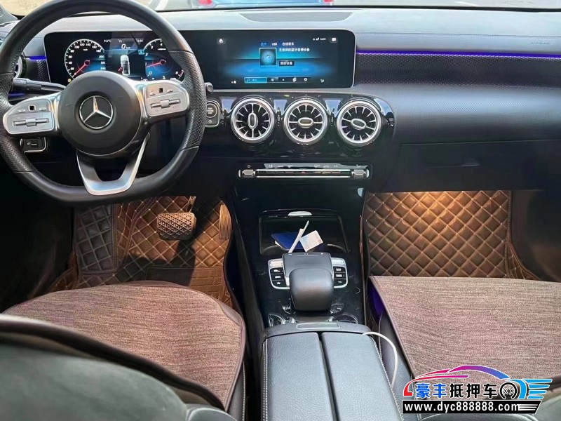 19年奔驰A轿车抵押车出售