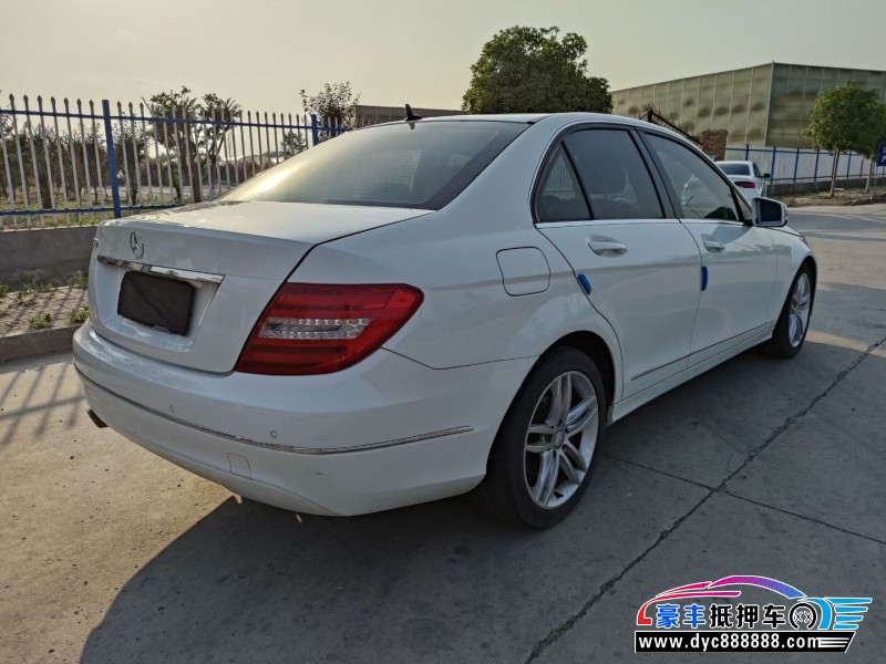 13年奔驰C轿车抵押车出售