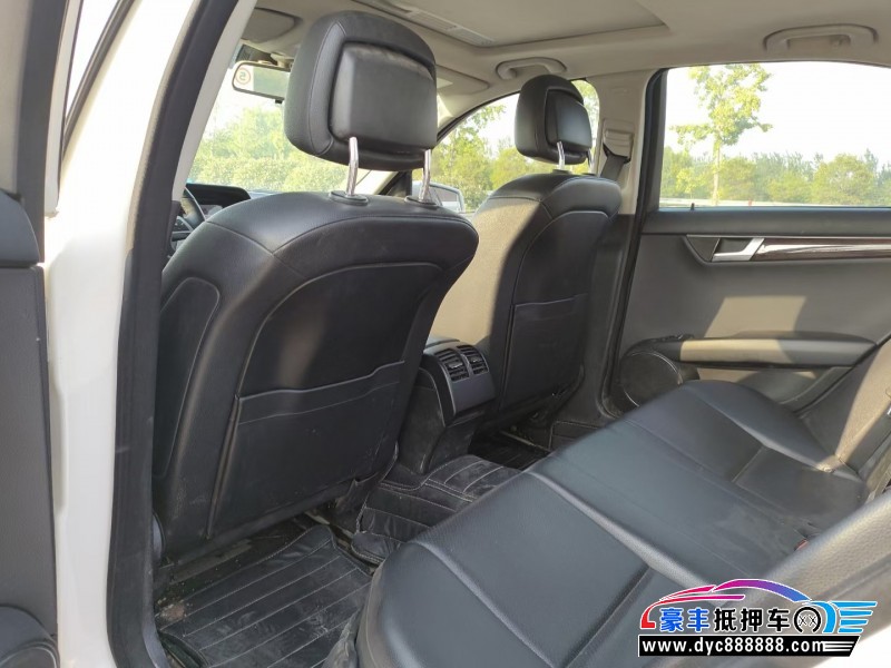 13年奔驰C轿车抵押车出售