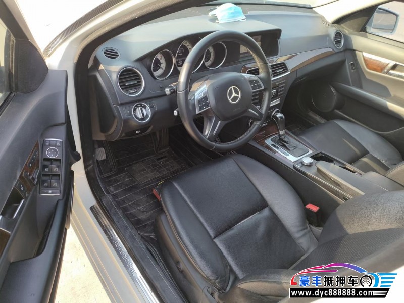 13年奔驰C轿车抵押车出售