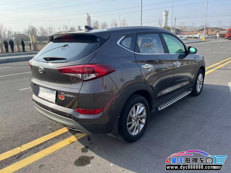 17年现代途胜轿车抵押车出售