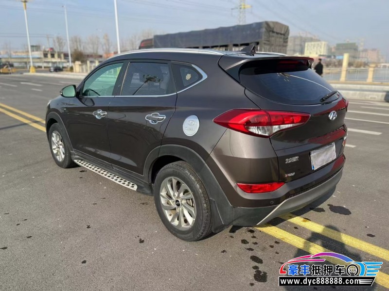 17年现代途胜轿车抵押车出售