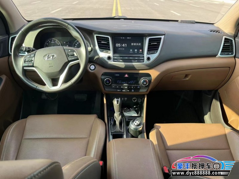 17年现代途胜轿车抵押车出售