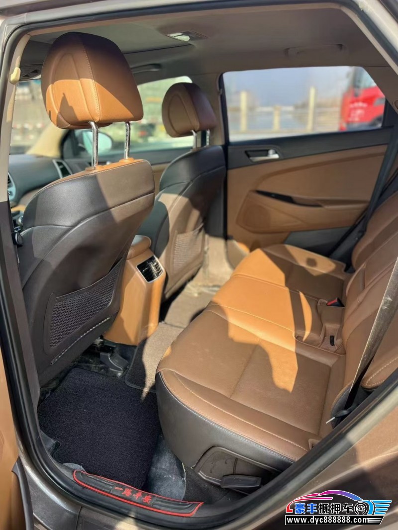 17年现代途胜轿车抵押车出售