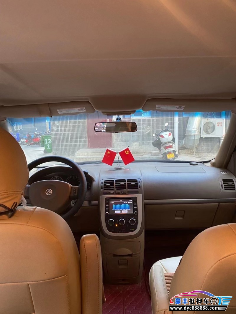 13年别克GL8轿车抵押车出售