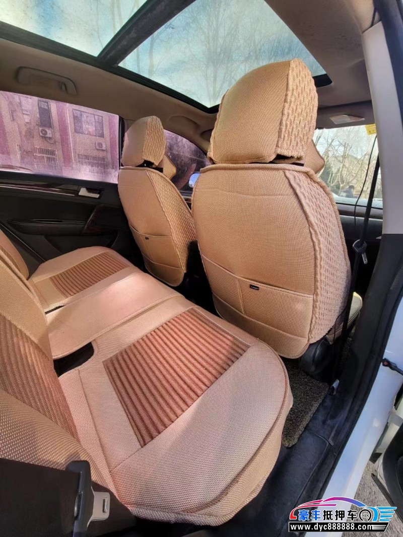 17年众泰T600轿车抵押车出售