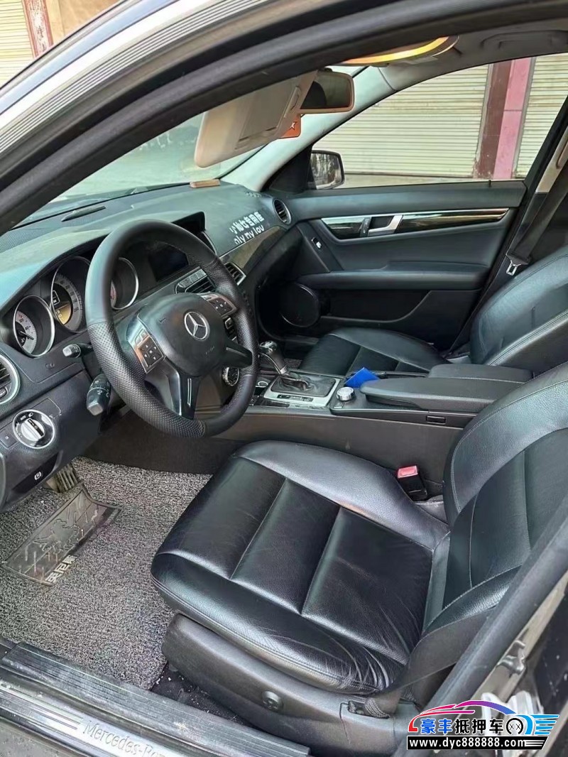 13年奔驰C级轿车抵押车出售