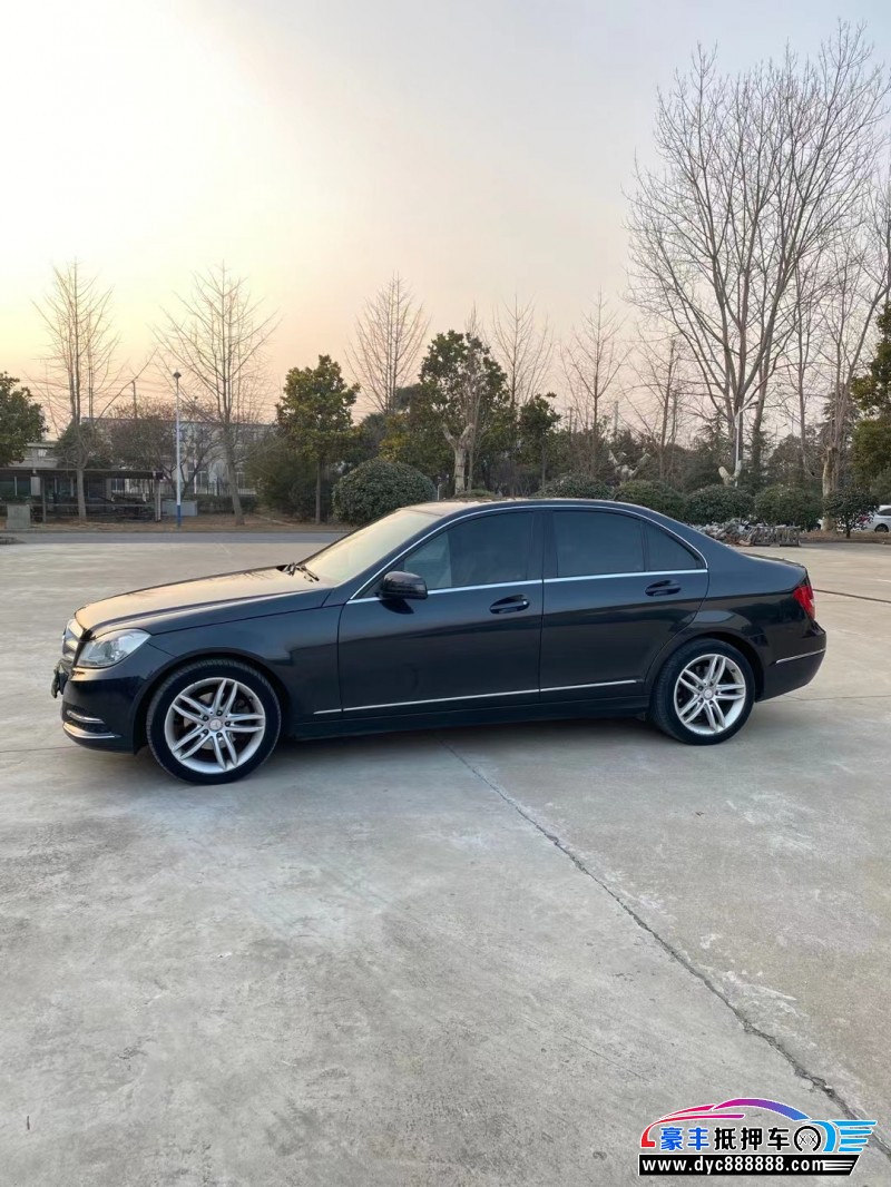 13年奔驰C级轿车抵押车出售