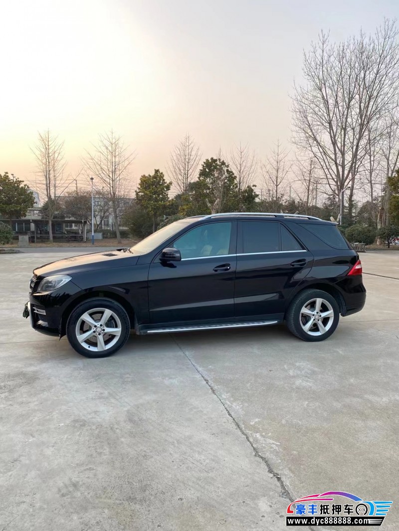 13年奔驰ML轿车抵押车出售