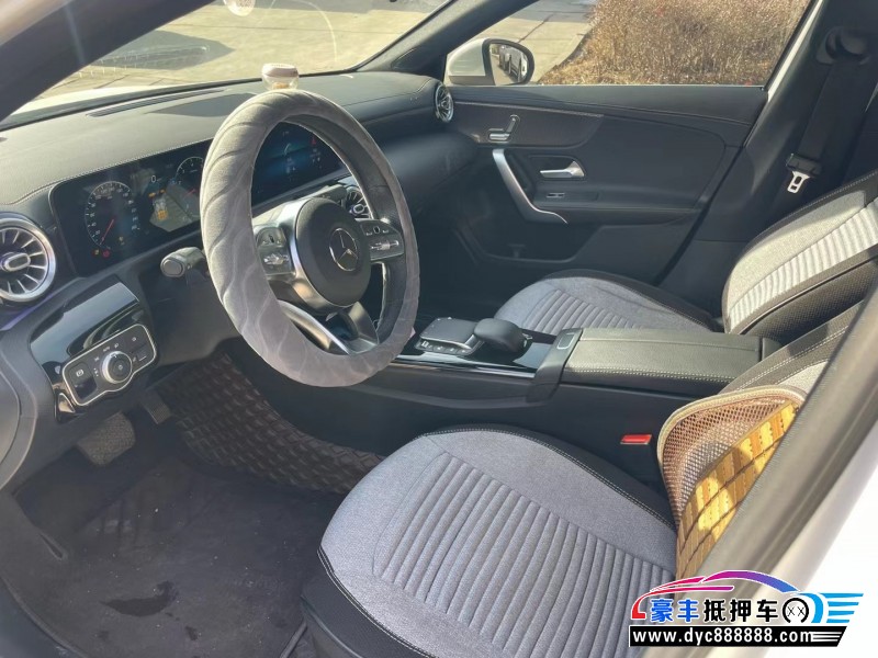 20年奔驰A轿车抵押车出售