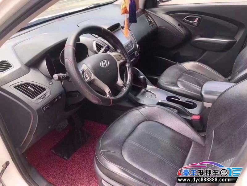 13年现代ix35轿车抵押车出售