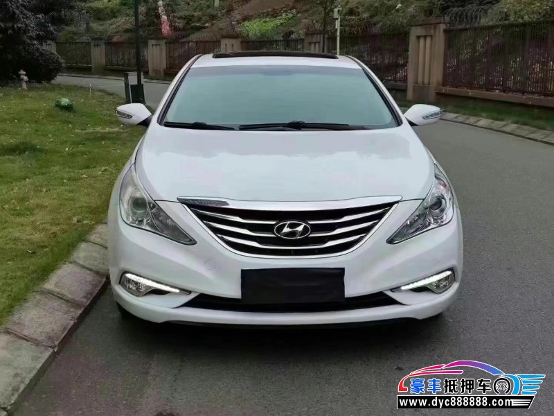 16年现代索纳塔八轿车抵押车出售