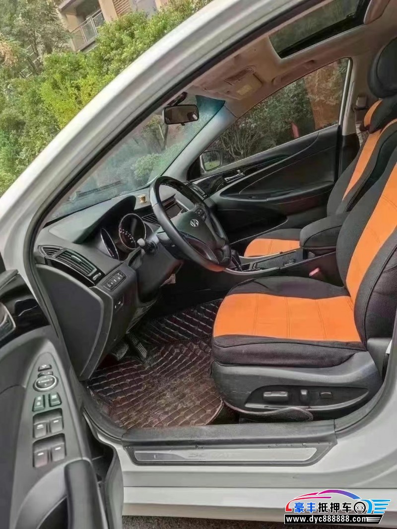 16年现代索纳塔八轿车抵押车出售