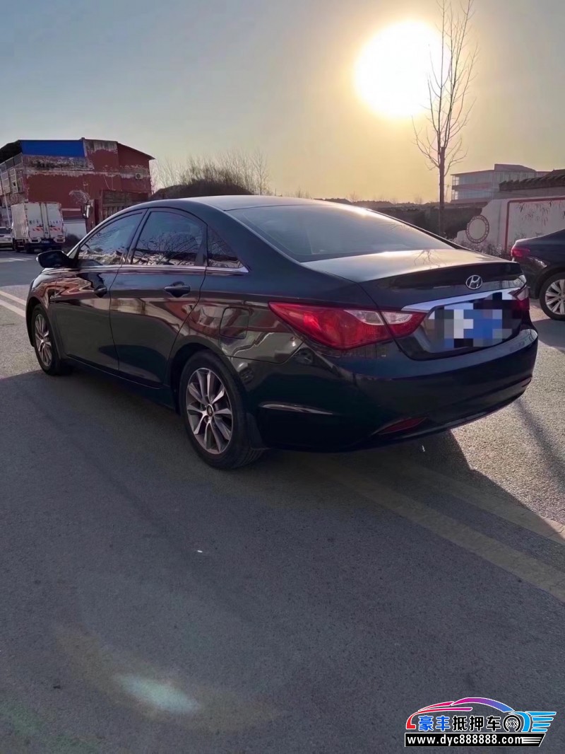 14年现代索纳塔轿车抵押车出售