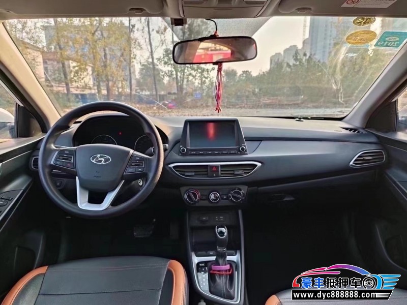 17年现代悦动轿车抵押车出售