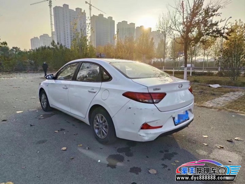 17年现代悦动轿车抵押车出售