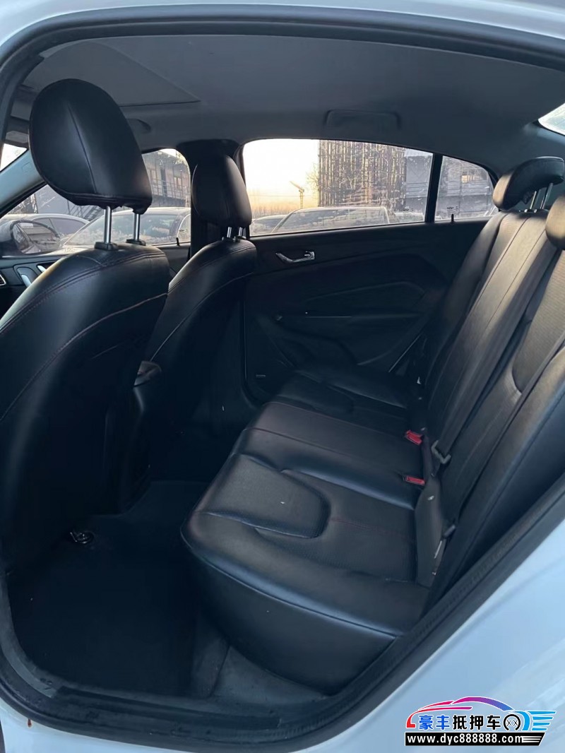 17年奇瑞艾瑞泽5轿车抵押车出售