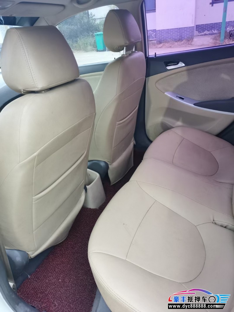 14年现代瑞纳轿车抵押车出售